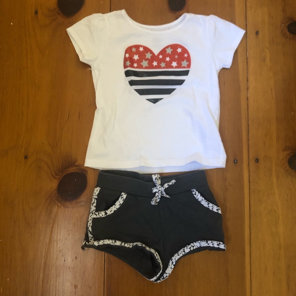 Gap shorts and patriotic T-shirt